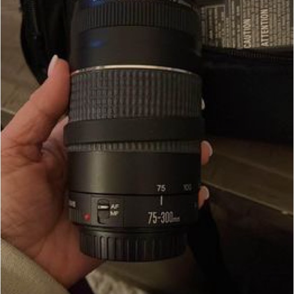 Canon rebel t5 camera with lots of extras - Picture 5 of 5